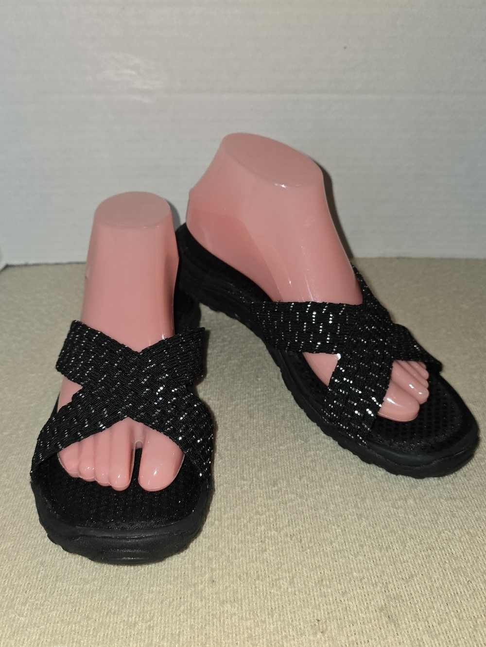 Skechers Black/silver Cross-Strap  Memory Foam Sandals for Women size 9